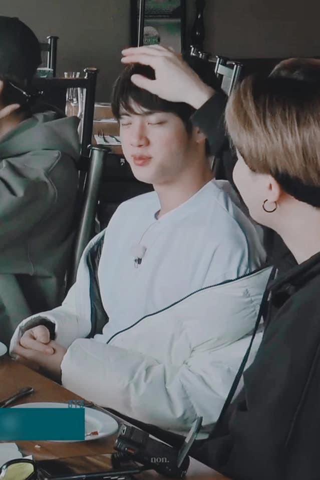 YOONGI’S PAT TO SEOKJIN. I AM NOT CRYING, YOU ARE