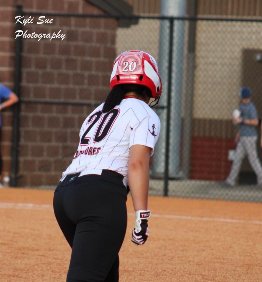 ashleylashay116's tweet photo. First high school game! #shecantbeoldenoughyet https://t.co/7sHsEfPHG1