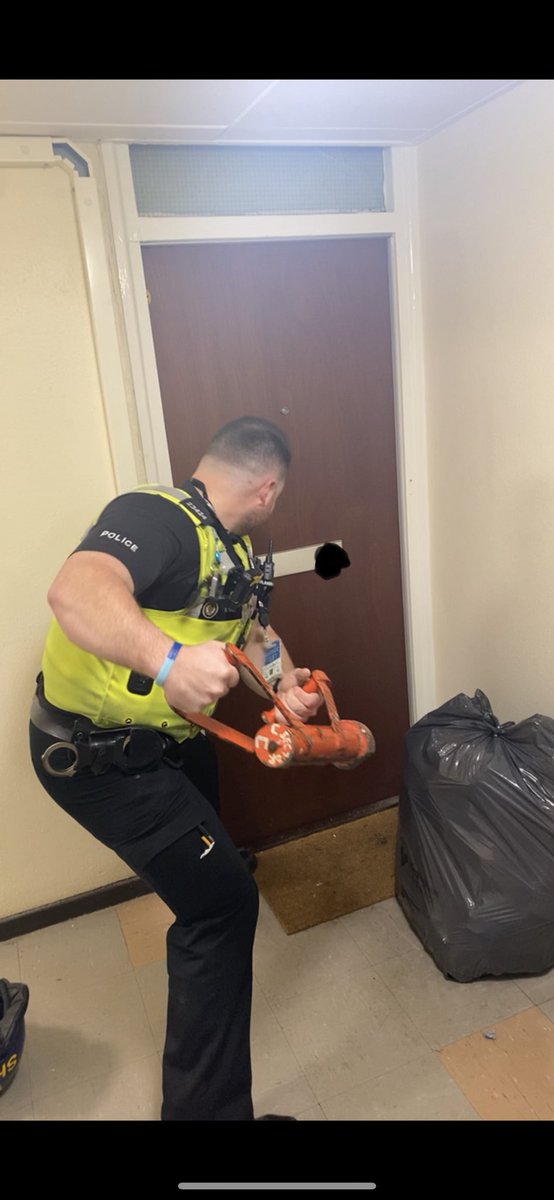 ChelmsleyWMP's tweet photo. Another day............another warrant conducted by the team with the assistance of @StAlphegeWMP 💪 A quantity of class A & B drugs seized, along with other drug paraphernalia, weapons and items used for a cannabis set up 👊🚔
#SolihullImpact #Result #BishBashBOSH https://t.co/DsAjtRWCck