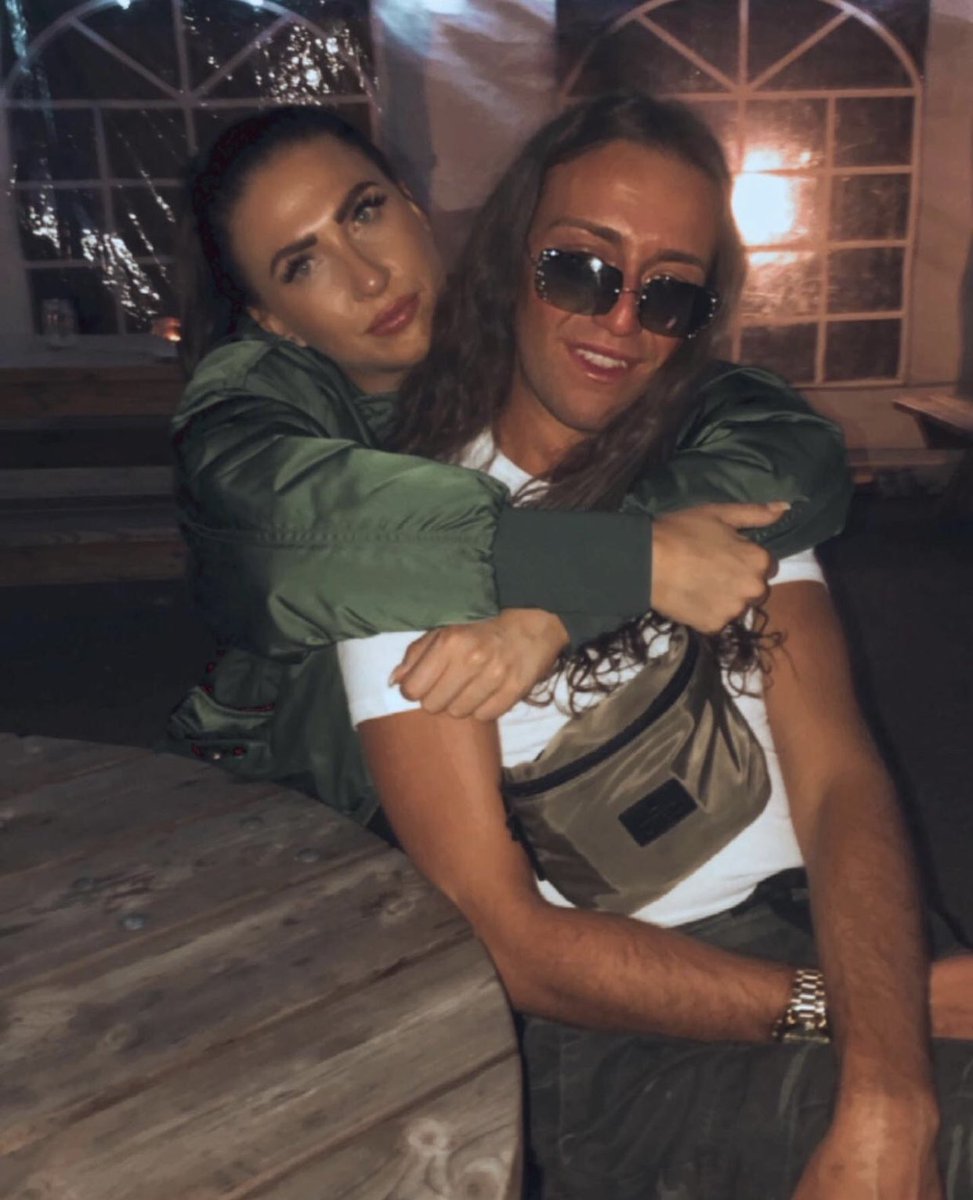 HAPPY BUFFDAY to my chloalicious brunetee buffness bumpy braids <a href="/chloehefhef/">Chloe</a> hope you have a super sensational ultra funky fierce day my deluxe disco diva (belated sassabrations pending) lovesey love you chlotastic choongtastic 🥳🎉🕺🏼🥂🍒🌈💜🧡💗