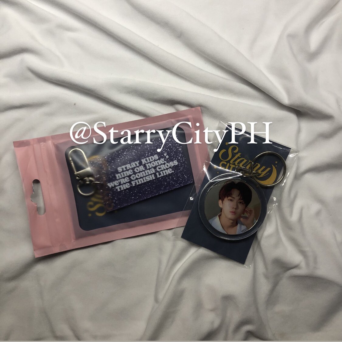starrycityph's tweet photo. #starryGA✨

˗ˏˋSTRAY KIDS 3rd ANNIV GIVEAWAYˎˊ˗
— IN LIFE (Ver B) PB+CD album, Chan+Changbin+Felix+Seungmin Postcard, Changbin Keychain and Stray Kids Keyring

RULES:
✨RT &amp; LIKE this tweet
✨MUST be following us
✨Tag mutuals

Ends on 03/26 at 8:00PM https://t.co/ItSWIZvwwl