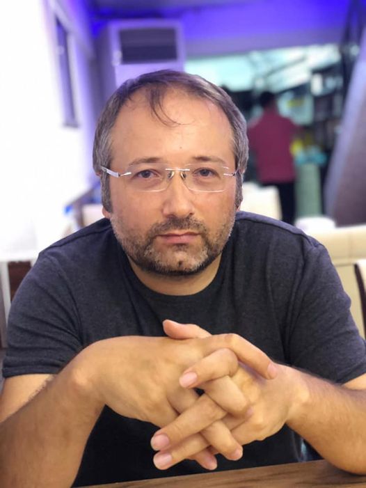 2016'da KHK ile görevden alınan Doç. Dr. Mustafa Çamaş, çalışmak zorunda bırakıldığı inşaatta hayatını kaybetti.

Yalnız iş cinayeti değil, başta KHK cinayeti.