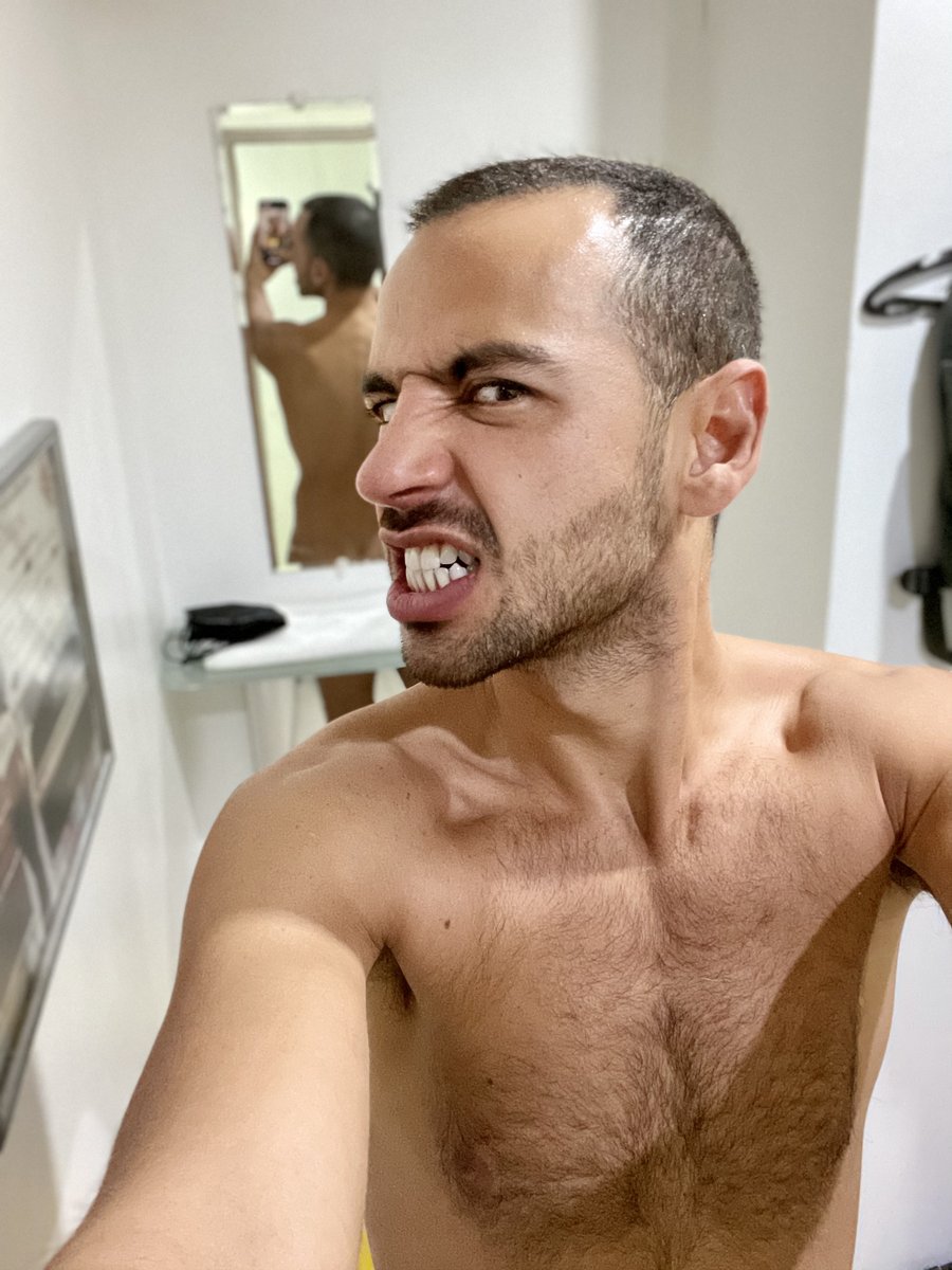 ChanoJurado's tweet photo. #ButtBite 😂 https://t.co/T5RmcwClxP