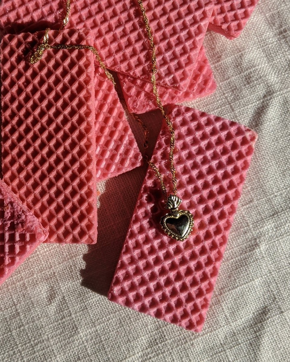 LuzJabiel's tweet photo. Learn from the mistakes of others. You can't live long enough to make them all yourself. " - Eleanor Roosvelt.
@luzjabiel
DM. to obtain or give this beautiful necklace of the Sacred Heart, as a symbol of self-love, designed by myself

--------------------------------------------- https://t.co/l65cG4h22k