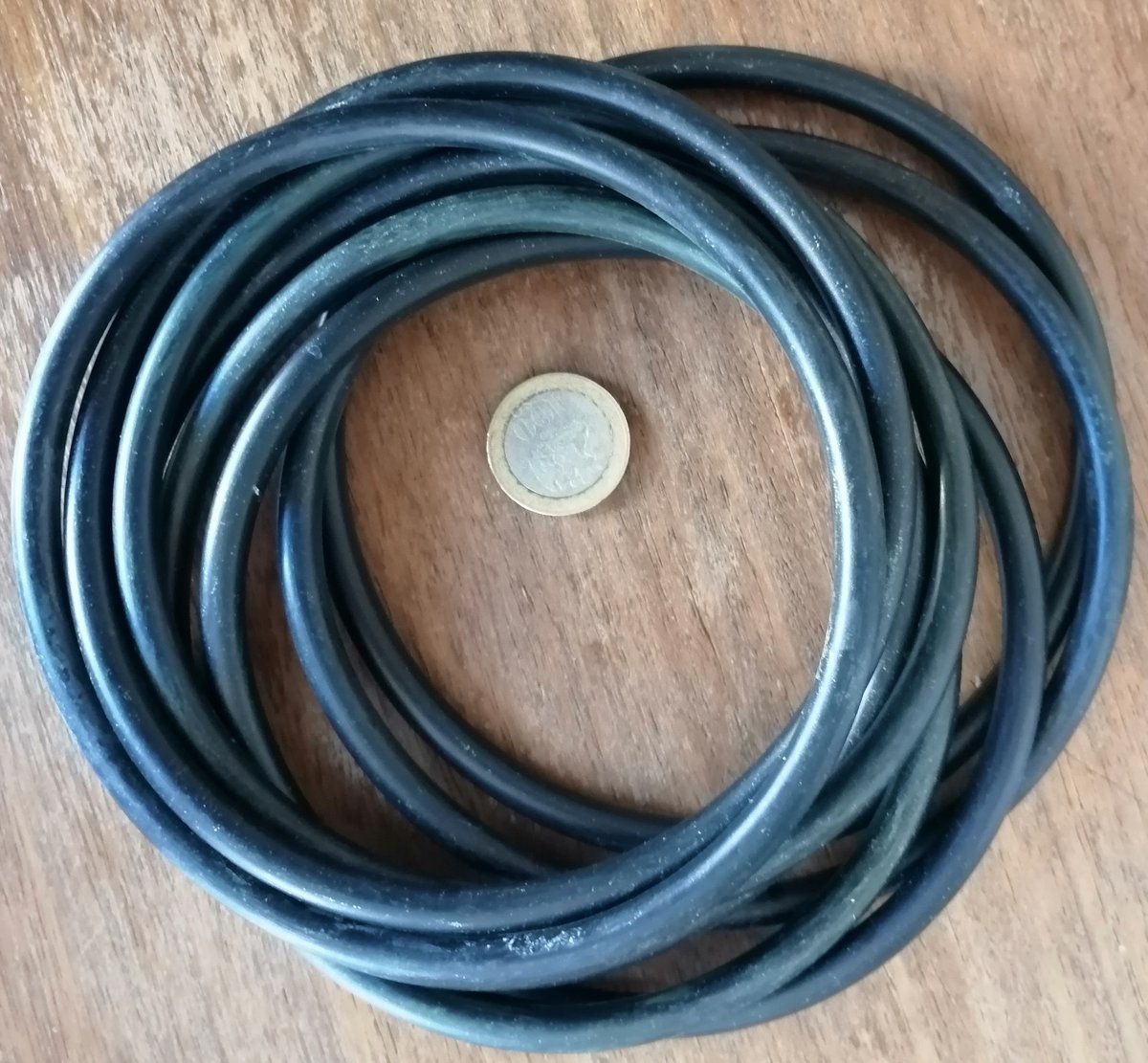 jmrubber1's tweet photo. Fabricación Orring a medida en Acrilo nitrilo, para trabajo con aceites y temperatura #solucionesindustriales #extruido #prensados #caucho #poliuretano #silicona #EPDM #FKM #SBR #mineria #industria #acuicola #vinicola #avicola #instagram #linkedin #pymes #pymeschile #chile https://t.co/OI48ZRKVqV