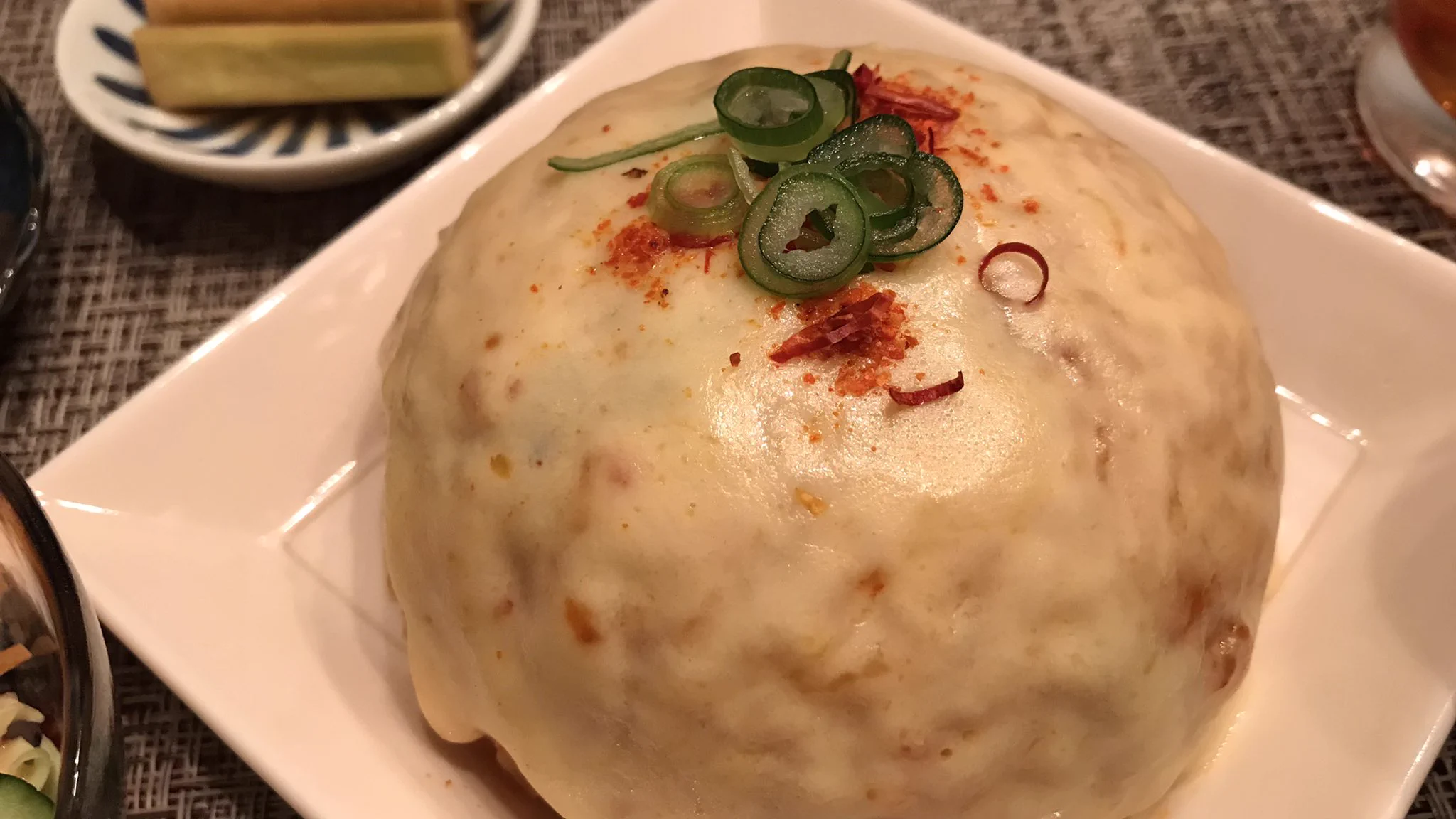 お店で出てくる料理のような雰囲気に！オムライスなどにかけて食べたい、チーズソースのレシピ！
