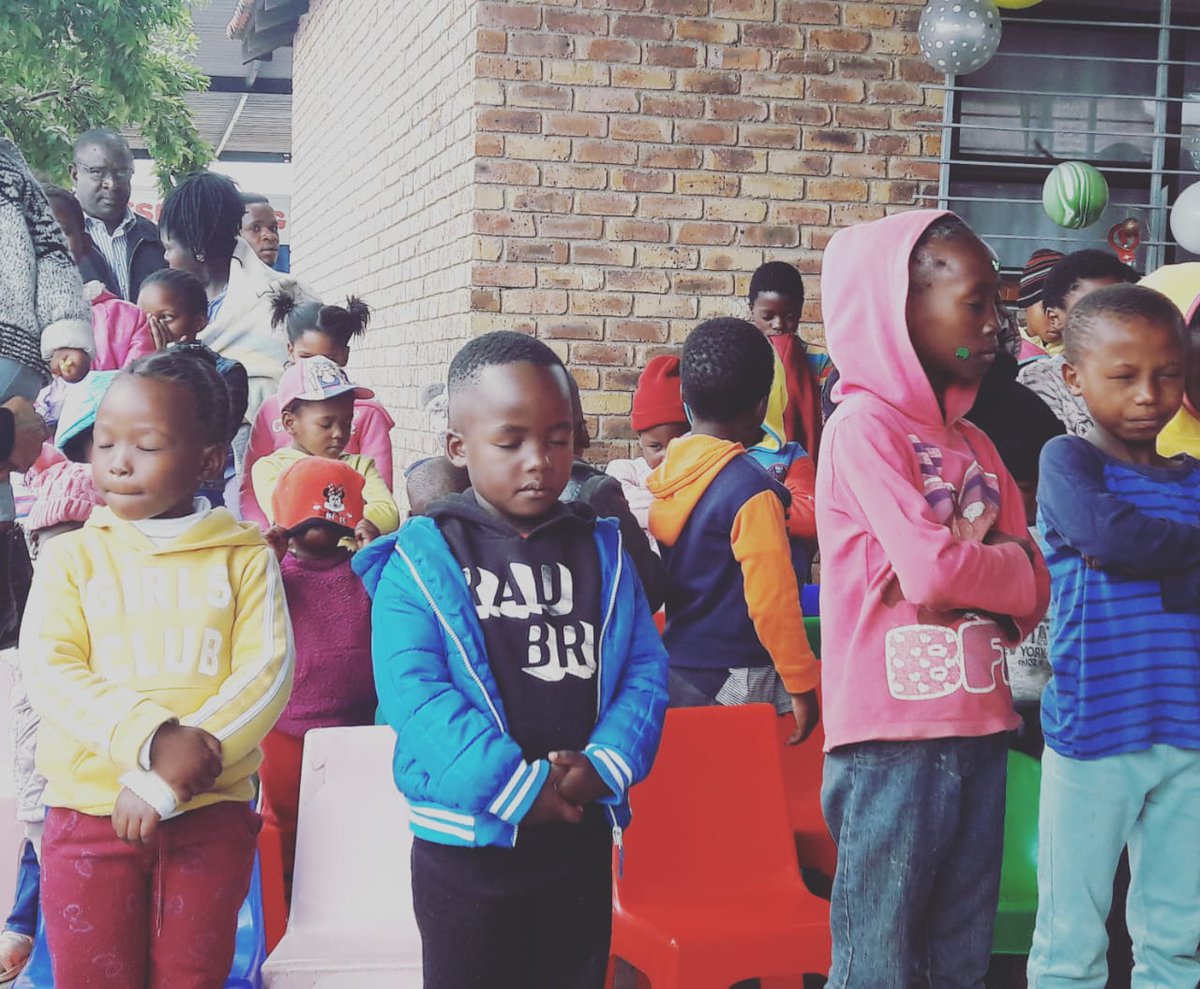 penuelist_'s tweet photo. Having done random charity work for over 10 years, I think it's time to build a centre that is more sustainable & can impact society even deeper.
My goal is to start with a monthly soup kitchen & food packs in De Deur in the Vaal.
To get involved, please DM me. #Mamsie ❤ https://t.co/6Nk6mN8pEy