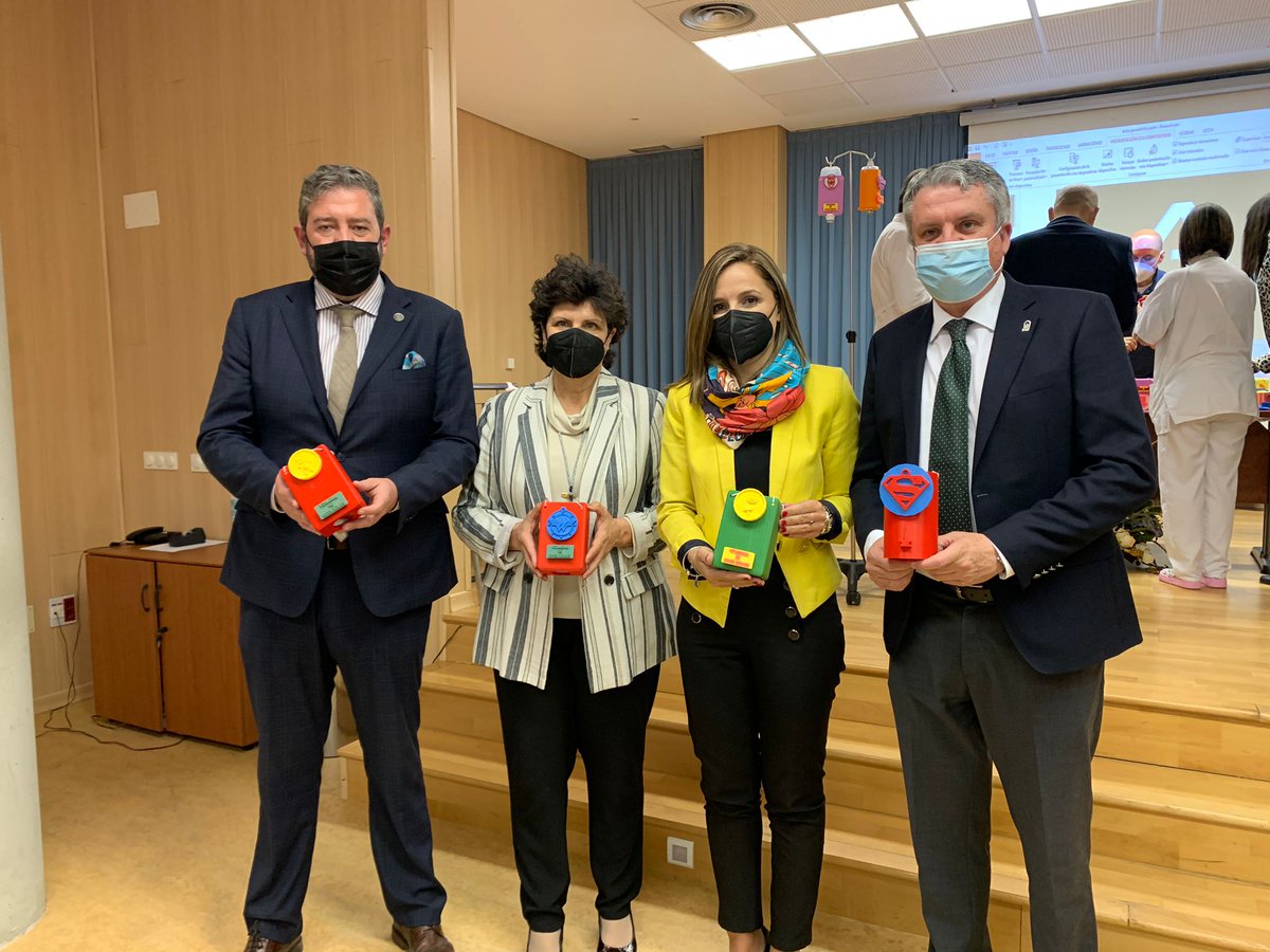 CGRociana's tweet photo. RedGuadalinfo: RT @AlmeriaJunta: ➡️Presentamos 'Vitaminas para superhéroes' un proyecto de @RedGuadalinfo junto a los alumnos del CEIP Juan XXIII para hacer más amena la estancia de los menores en el Hospital de La Inmaculada gracias a los portasueros re… https://t.co/yl5MDAZUnk