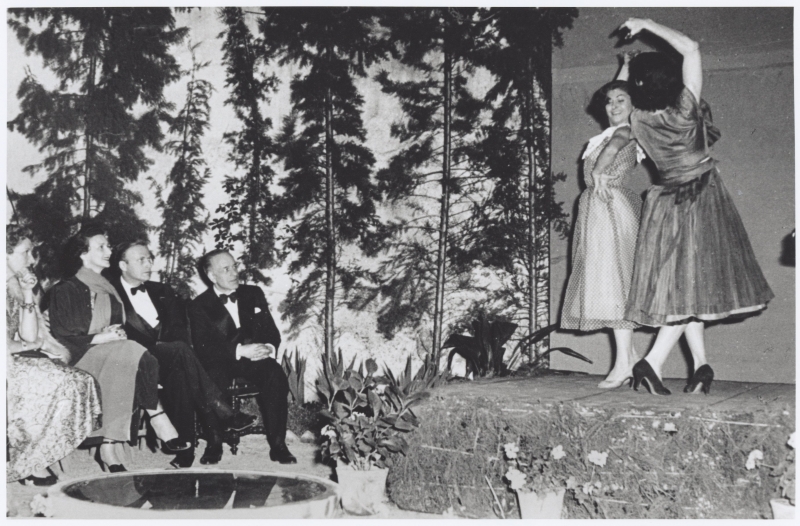 FestivalGranada's tweet photo. #Undiacomohoy de 2008 murió Pilar López, leyenda del ballet clásico español y flamenco. Actuó en las primeras ediciones del #festivalgranada. En 1956 deslumbró con su baile a #Menuhin, #Cassadó y #Ketner tras su concierto en una especial velada. Fue Medalla del Festival en 2002💃 https://t.co/XOqNYJKJi6