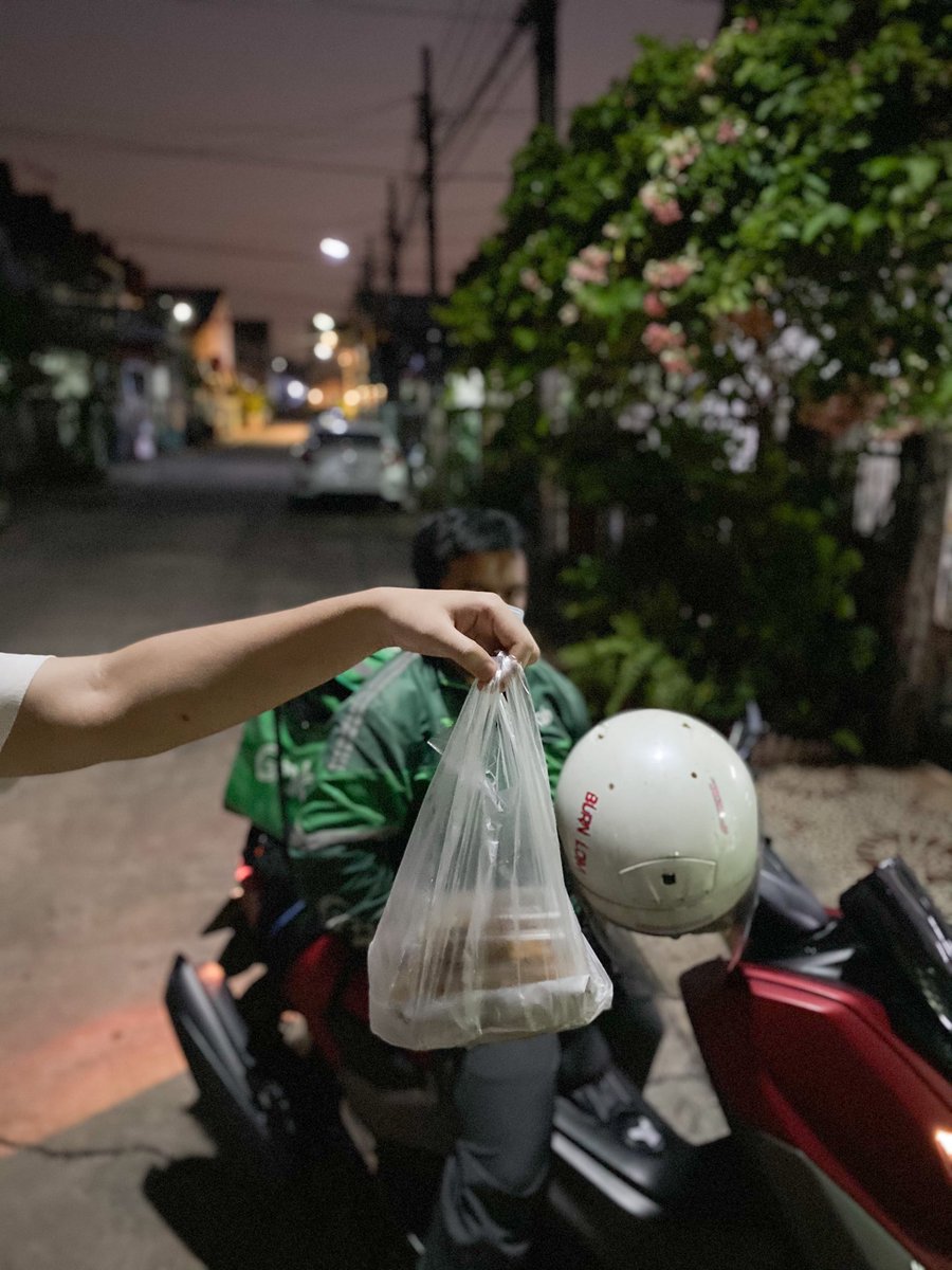 เอ็นดูพี่แกร็บอะมึง เค้าดูเป็นห่วงกูยิ่งกว่าพ่อกูอีกก ฟีลลูกหิวพ่อก็จะหามาให้ 5555555555555555555