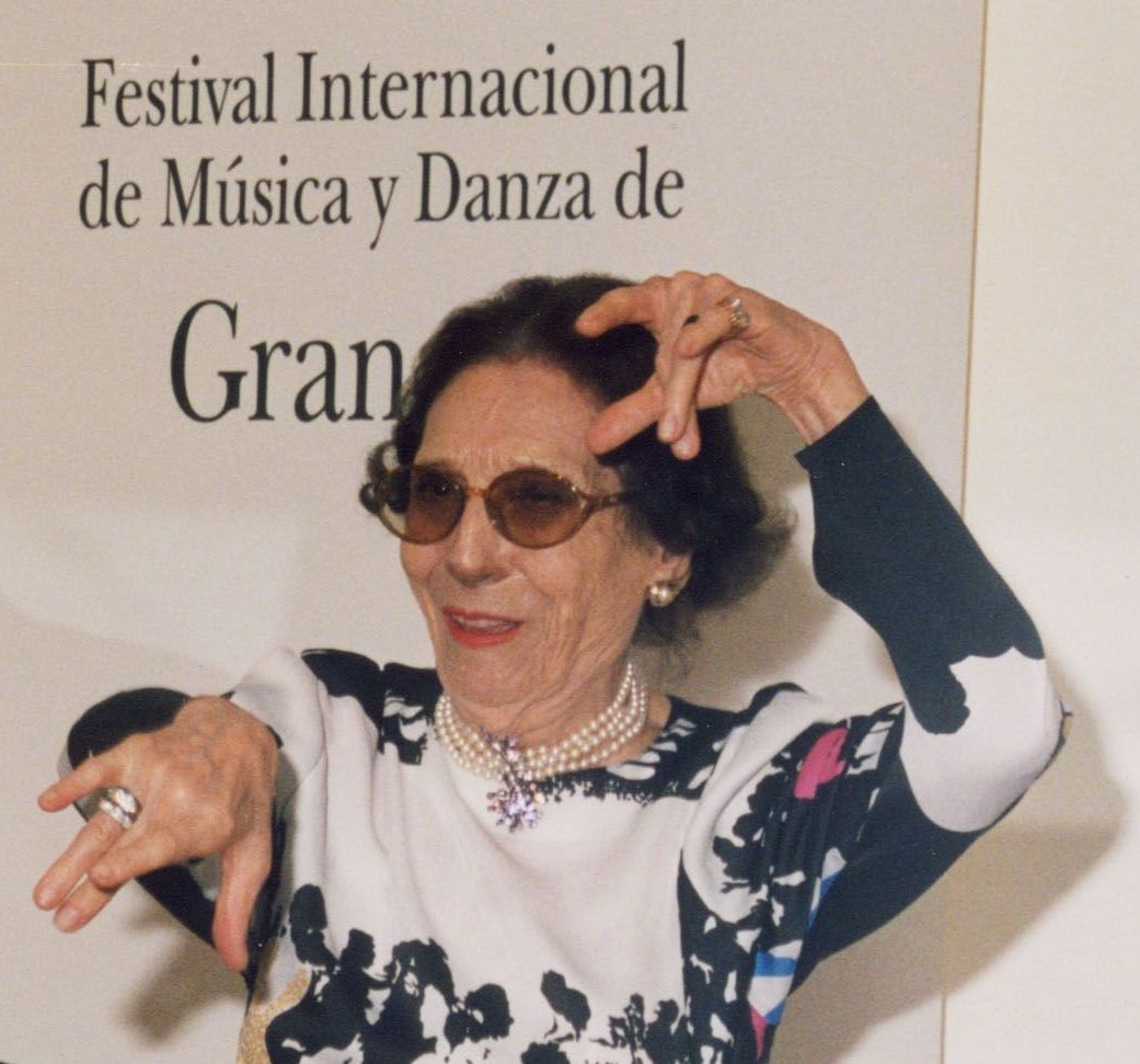 FestivalGranada's tweet photo. #Undiacomohoy de 2008 murió Pilar López, leyenda del ballet clásico español y flamenco. Actuó en las primeras ediciones del #festivalgranada. En 1956 deslumbró con su baile a #Menuhin, #Cassadó y #Ketner tras su concierto en una especial velada. Fue Medalla del Festival en 2002💃 https://t.co/XOqNYJKJi6
