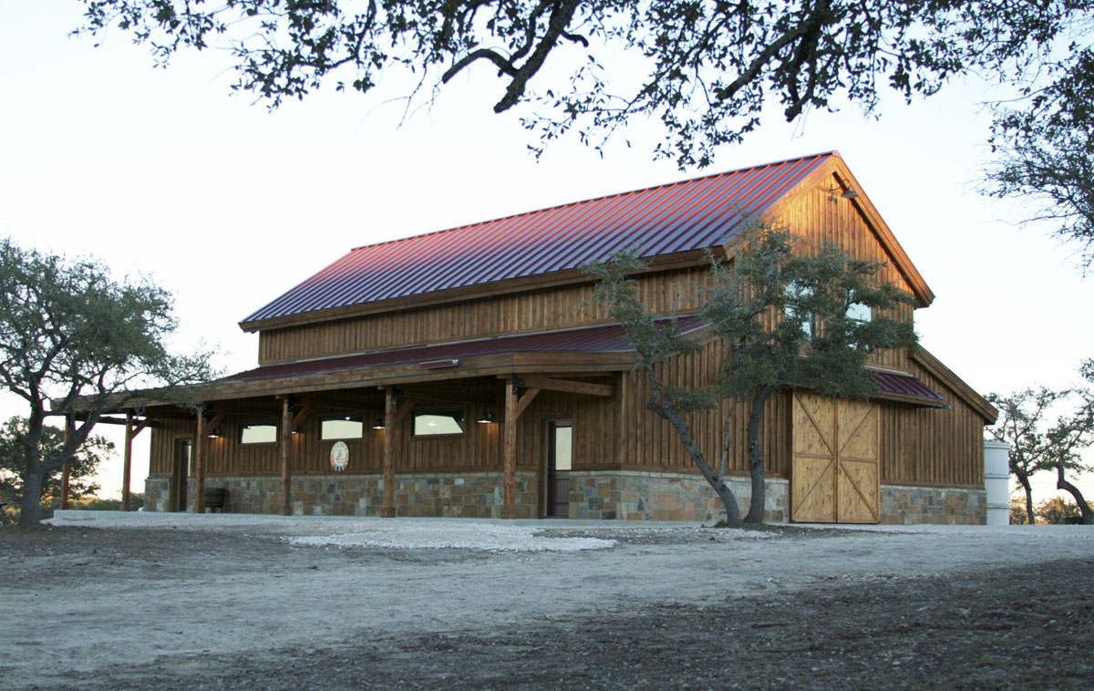 LegacyPostBeam's tweet photo. A timeless post and beam barn with living space in Texas. 
#postandbeam #buildyourlegacy https://t.co/snOaABpRbP