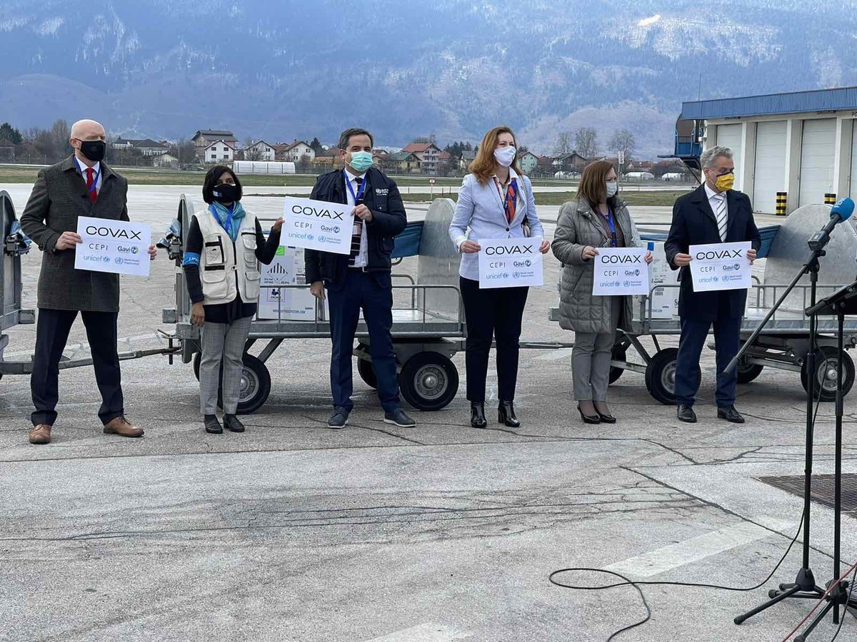 josattler's tweet photo. Delivery of first #COVAX batches of 23,400 Pfizer &amp; 26,400 AstraZeneca 💉 doses, procured by 🇧🇦. Good day for #BiH &amp; its citizens.

#TeamEurope 🇪🇺 is one of lead contributors to this global mechanism with 2.2 billion €. 🙏 @civilniposlovi @UN_BiH https://t.co/hvqP202oMO