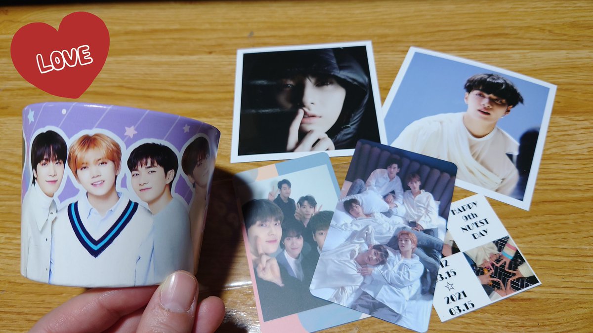 kimmie38972457's tweet photo. @NUEST9THDAY 様

本日カップホルダーが届きました😊ほんとはお店の方にも行きたかったのですが、今回は行けず😓購入できて嬉しかったです🥰

また、同じ県なので氷食卓家にも行きたいと思います🥰

私の推しがおまけで入ってまして…推しが二人ともバレてる😂ってなりました😅（笑）感謝です♥️ https://t.co/loAosa6YyW