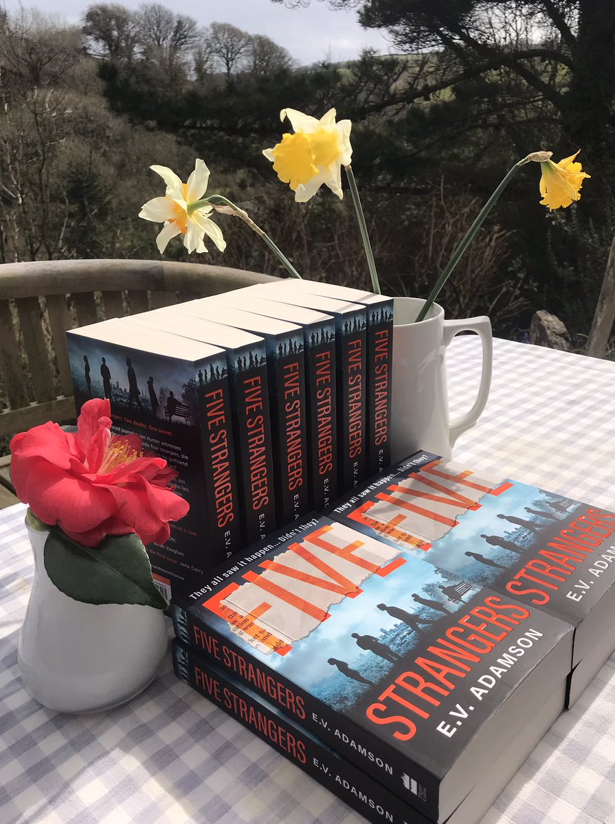 andrewwilsonaw's tweet photo. Finished copies of my new novel Five Strangers are here! It’s a psychological thriller, out in May with @HarperFiction @HarperCollinsUK. Thanks SO much to @Phoebe_A_Morgan @sphchurcher @AitkenAlexander https://t.co/mbMi4jSx9a