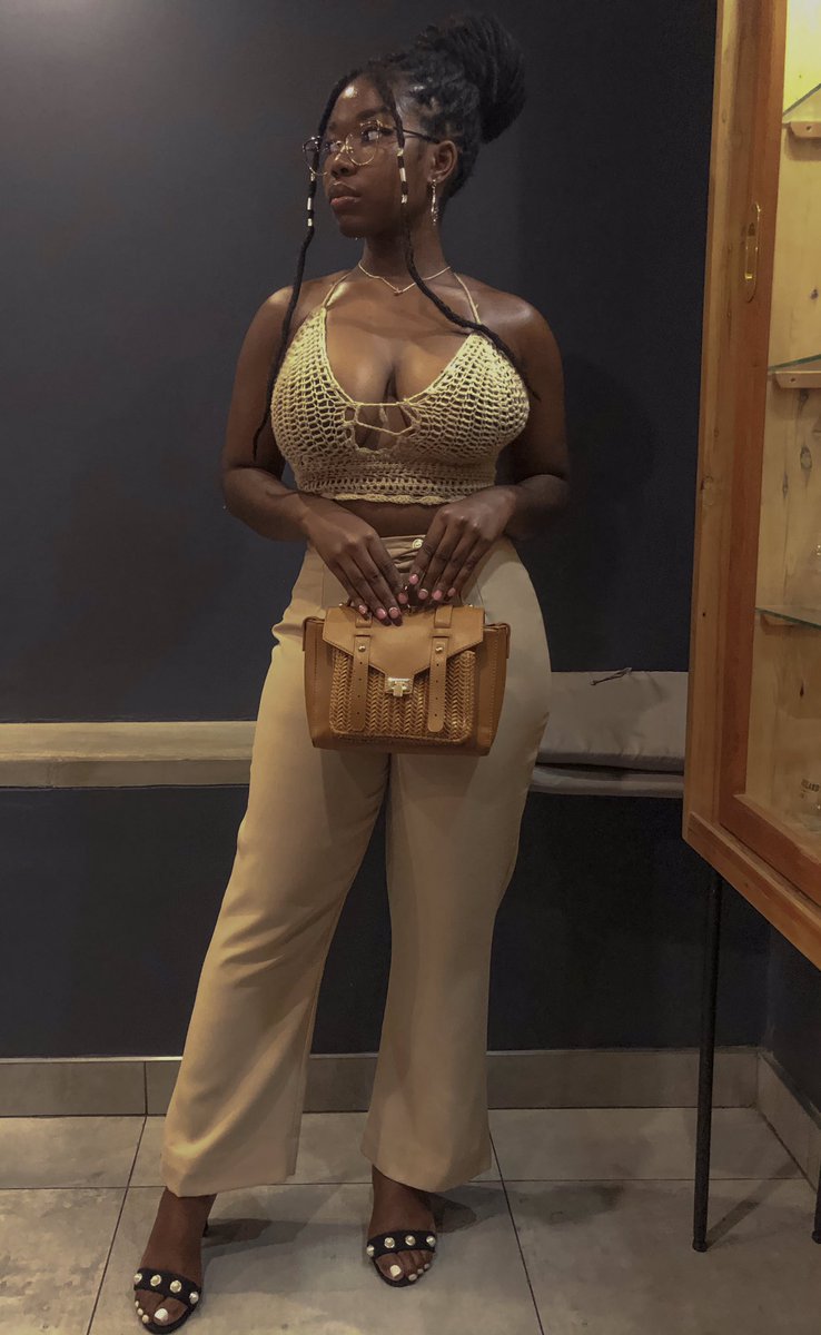 African_Dolllll's tweet photo. “Okumonika sexy penge efele” ~Sunny Simeon 
FYI, Instagram saw these first.😗😗 https://t.co/gloPBEZlmB