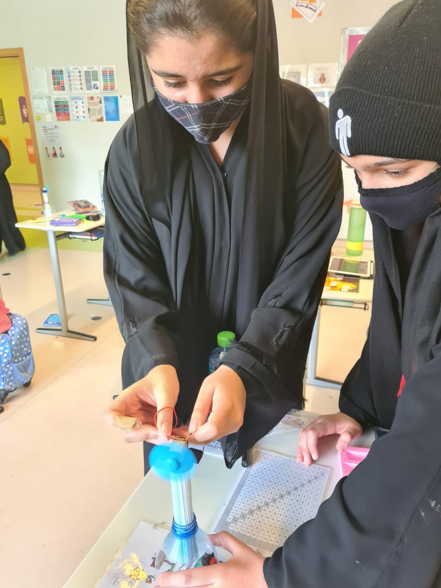 ascs_nas's tweet photo. The Apollo 13 challenge... students are given random objects and use their #creativity and #Engineering processes working collaboratively  to create a model that works.
#STEMeducation #inquirybasedlearning https://t.co/fjUG1DttdE