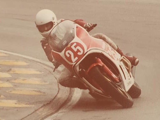 popsyosh34's tweet photo. 1984 Brands Hatch
Graham Marchant #25
Honda CB1100RC
#crashbars https://t.co/WUHc85rjzY