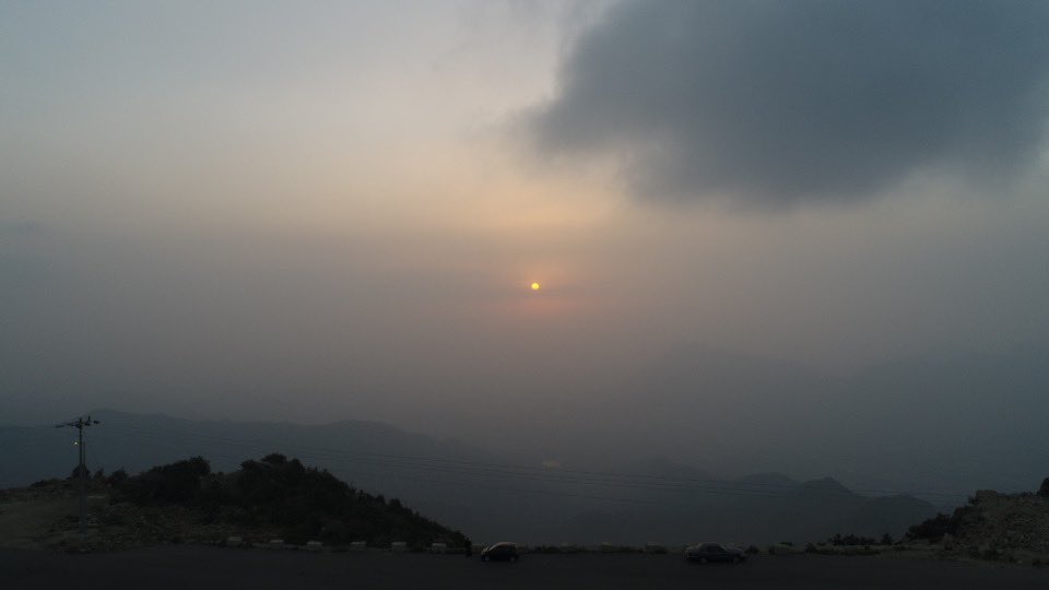 تصوير امس مع غروب الشمس #النماص 

سبحان الله العضيم