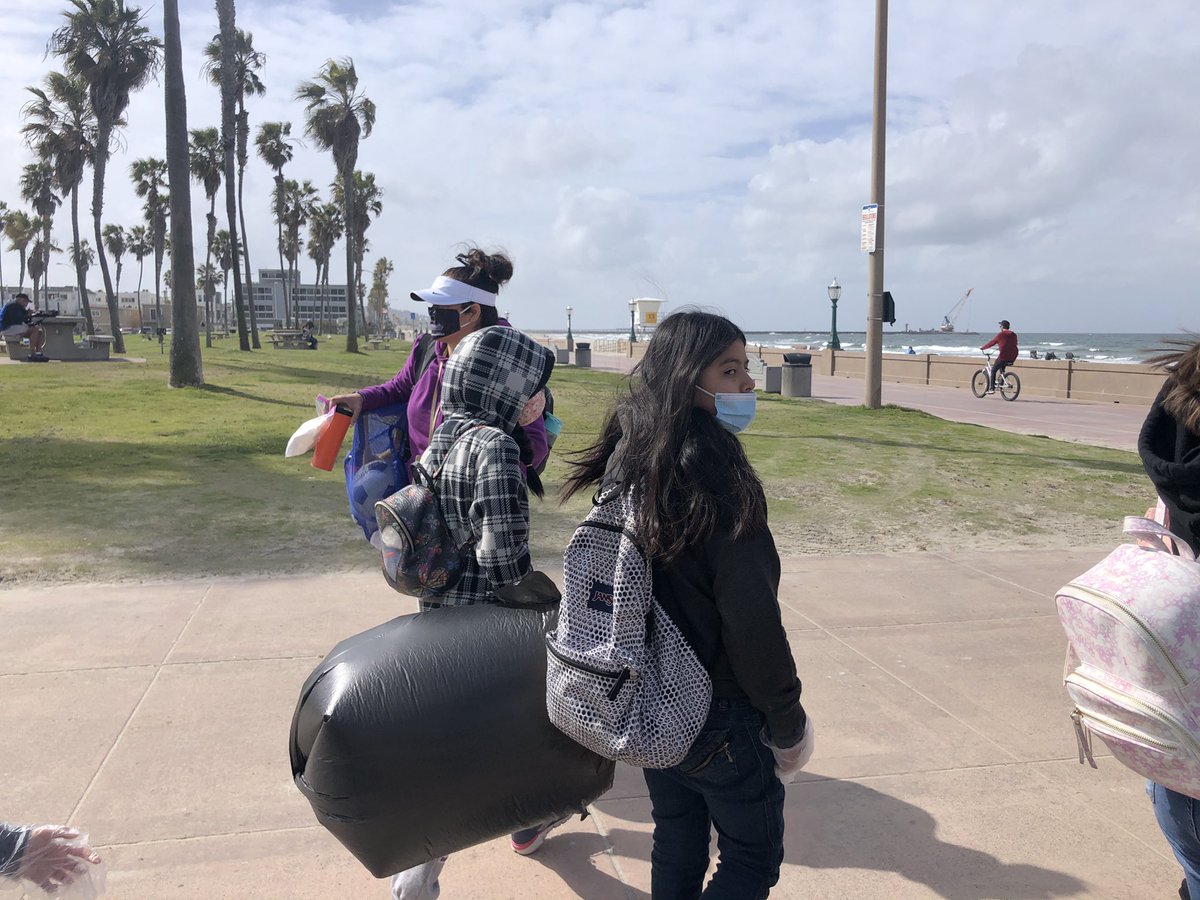 First field trip of the school year!
Our lobos are cleaning up Mission Beach. #lobosunidos @Maestra_VRocha @CReyes39736876