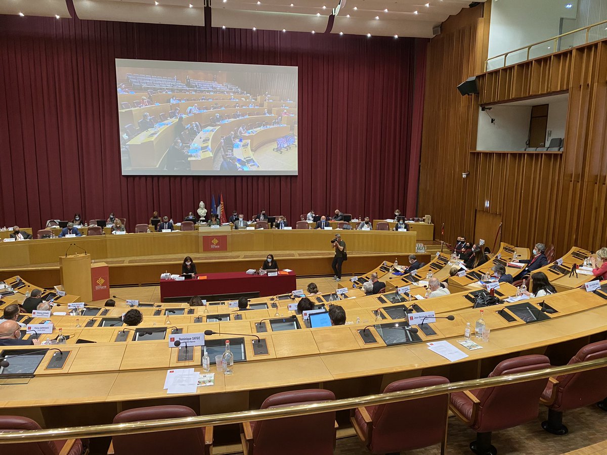 phlasterle's tweet photo. A Toulouse auprès des élu(e)s @UEDC_Oc présidé par @CRivenq pr l'assemblée plénière @Occitanie ➡️ au menu : compte administratif, nouvelles mesures face à crise #covid... 💪 un débat démocratique un instant suspendu par une tentative d'intrusion violente de l'extrême-droite 😡 https://t.co/n9Xjty4HYr