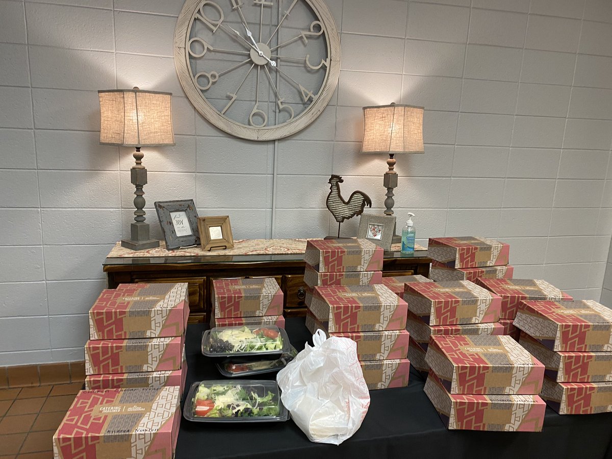 Comptoncubs's tweet photo. Lunch was delicious! @Sherrichill We appreciate all your support! @CobbSchools @lairbeth1 @ACLittle23 https://t.co/G1XHShCkKL