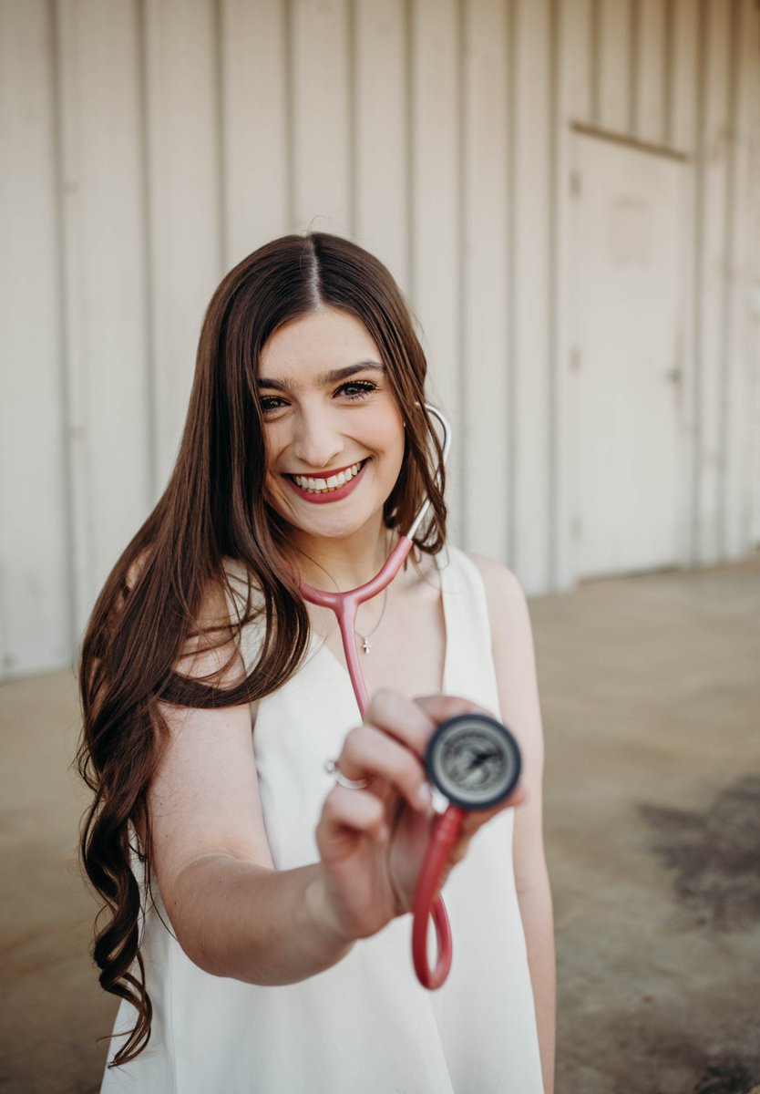 TaylorTgrider's tweet photo. Just some of my favorite grad pics 🩺🎓

pc: Fleeting Photos https://t.co/AJmDvSY2V8