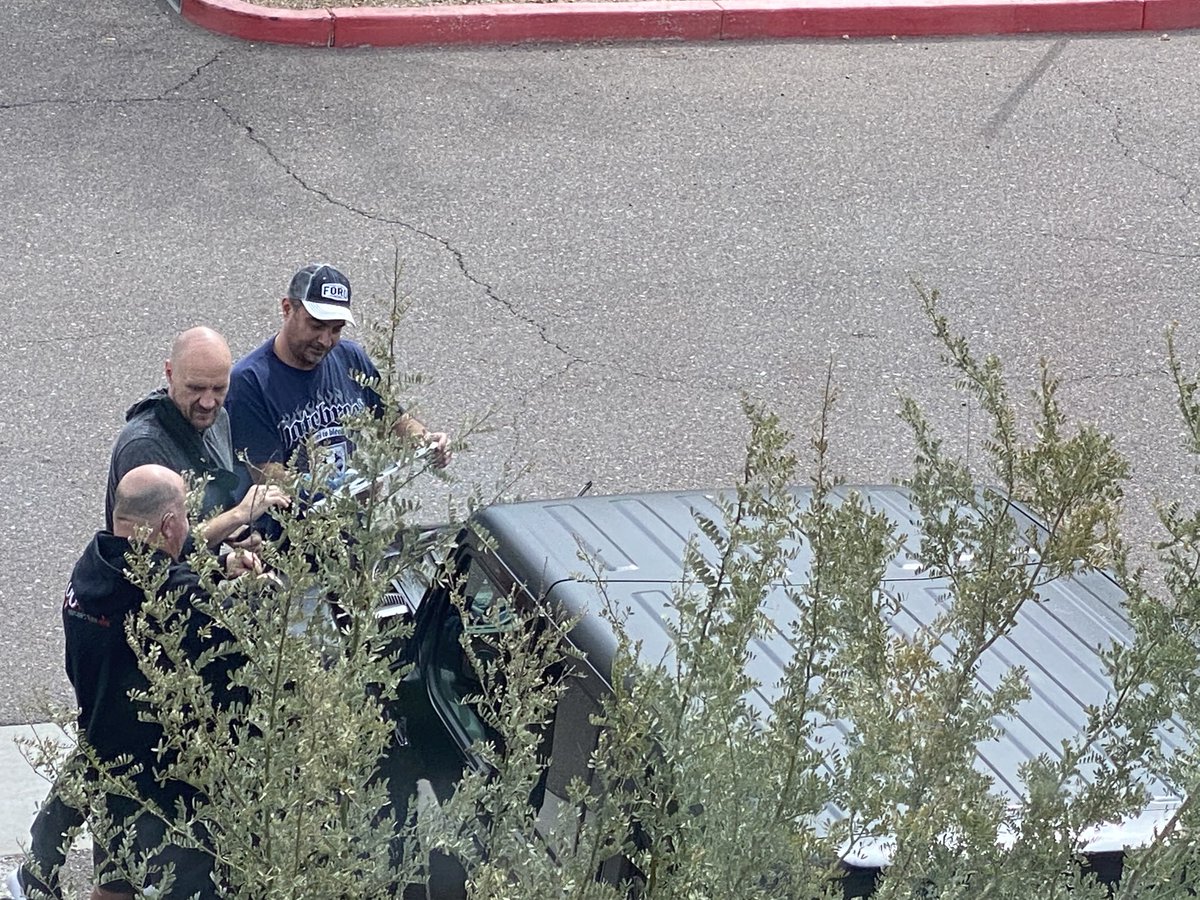 DickToledo's tweet photo. UPDATE: it’s been 6 minutes abs were not any closer to completion #wipergate @98KUPD @HMSon98 @bretvesely https://t.co/DpXpAV5Xcg