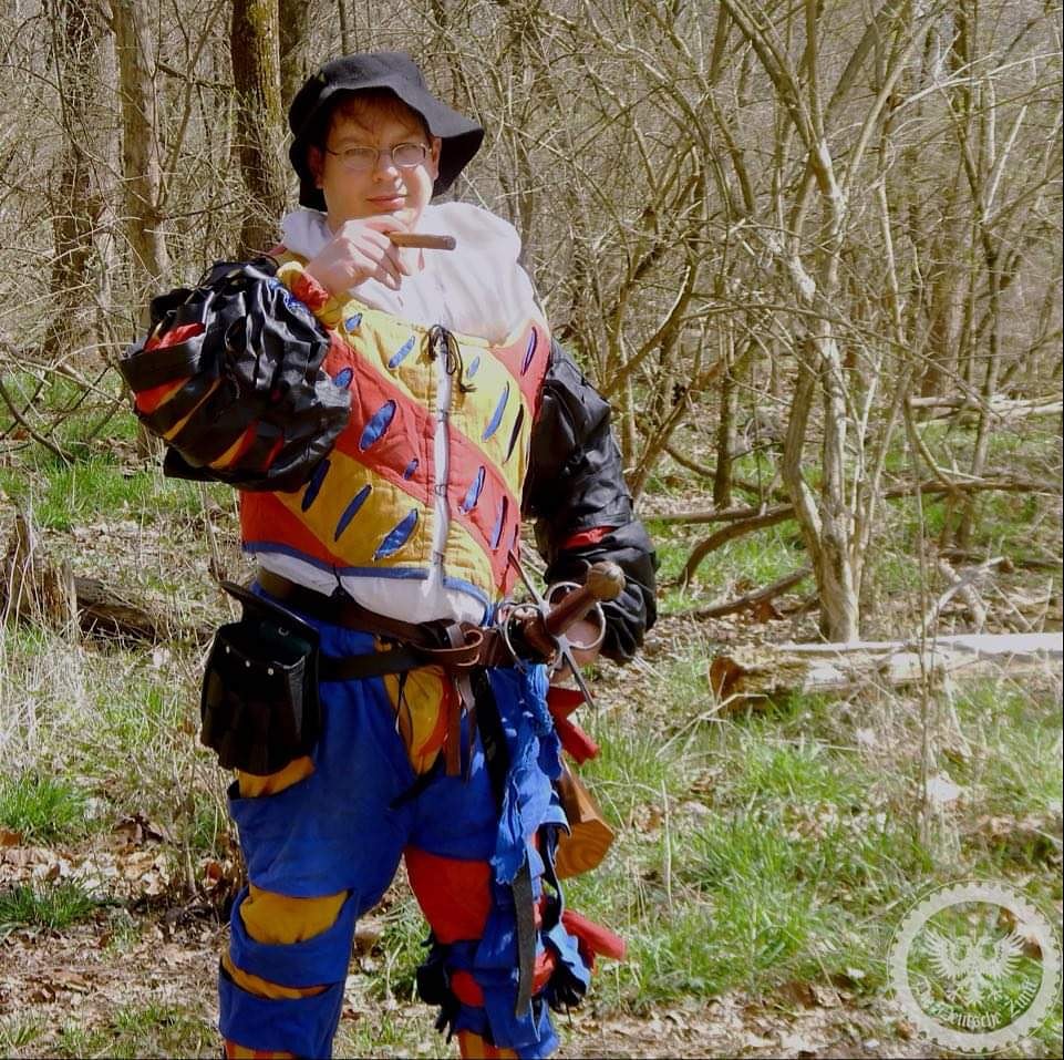 LuxemburgerC's tweet photo. Veteran soldier Adalric Kursch enjoys a treat from the New World – a fine smoke! #luxemburgercompany #landsknecht #luxemburgerco #history #reenactor #renaissance #livinghistory #germanhistory #landsknechthistory #reenactment #16century #16centuryfashion https://t.co/3U1S5Gt5W8