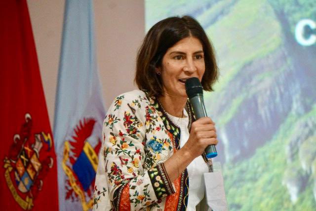 CCON3_FFMM's tweet photo. #AEstaHora @aleboterob expone los objetivos y avances de la #ZonaFuturo Chiribiquete en el #IForoRegionalGobernadoresSuroriente organizado por el #CCON3 https://t.co/P20tyfAggZ