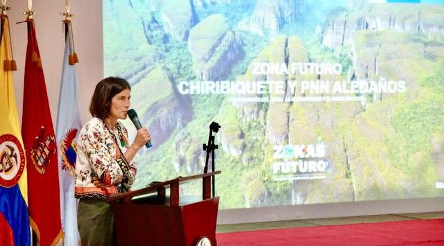 CCON3_FFMM's tweet photo. #AEstaHora @aleboterob expone los objetivos y avances de la #ZonaFuturo Chiribiquete en el #IForoRegionalGobernadoresSuroriente organizado por el #CCON3 https://t.co/P20tyfAggZ