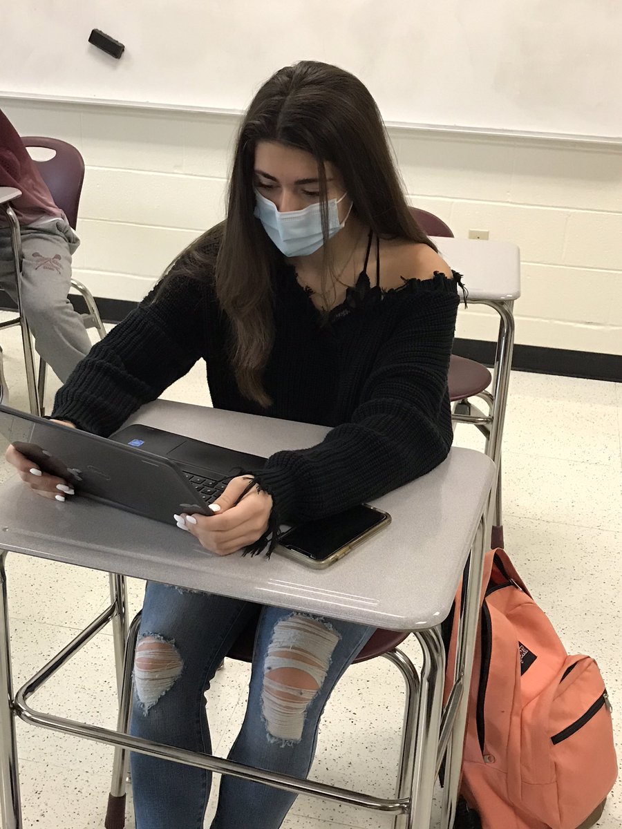 SraRumpSpanish's tweet photo. Students in Spanish 4 using @Flipgrid to respond to our partners in immersion grade 2 at TECC! #asdimmersioneducation #edtech #spanishimmersion #asdworldlanguages @docsvienivento https://t.co/4f4ZZuKCAq