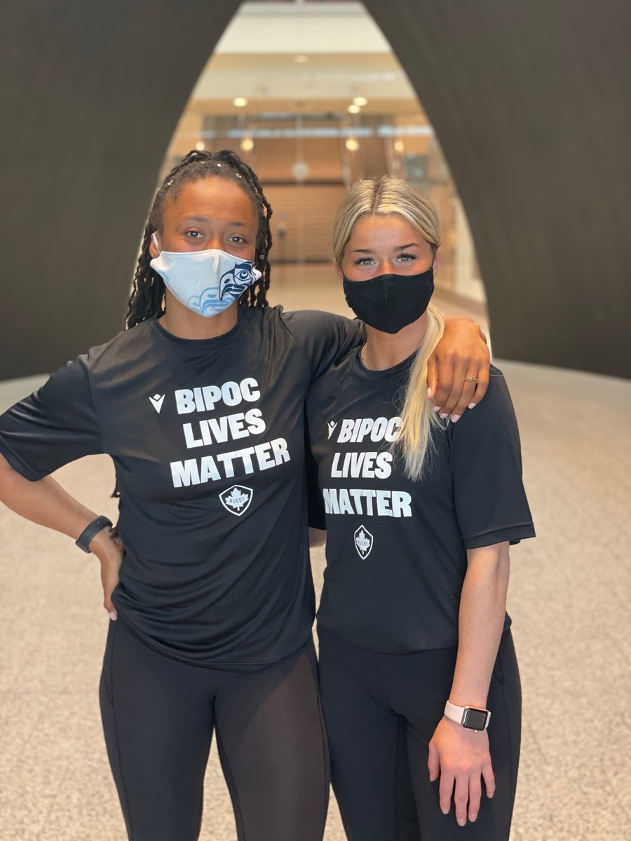 RugbyCanada's tweet photo. Amazing to see our Women's Sevens Team in their new 'BIPOC Lives Matter' shirts! ✊

#RugbyCA 🏉🍁 https://t.co/gXrPkbFTDb