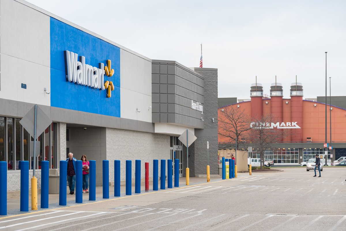 AtTheStrip's tweet photo. No matter what you're looking for, @Walmart can help you check just about everything off your list! Stop by today to safely shop the great selection here and at all the great retail stores #AtTheStrip. See you soon 👋

👉 https://t.co/31nk6dxaak https://t.co/nvtGW0Jkib