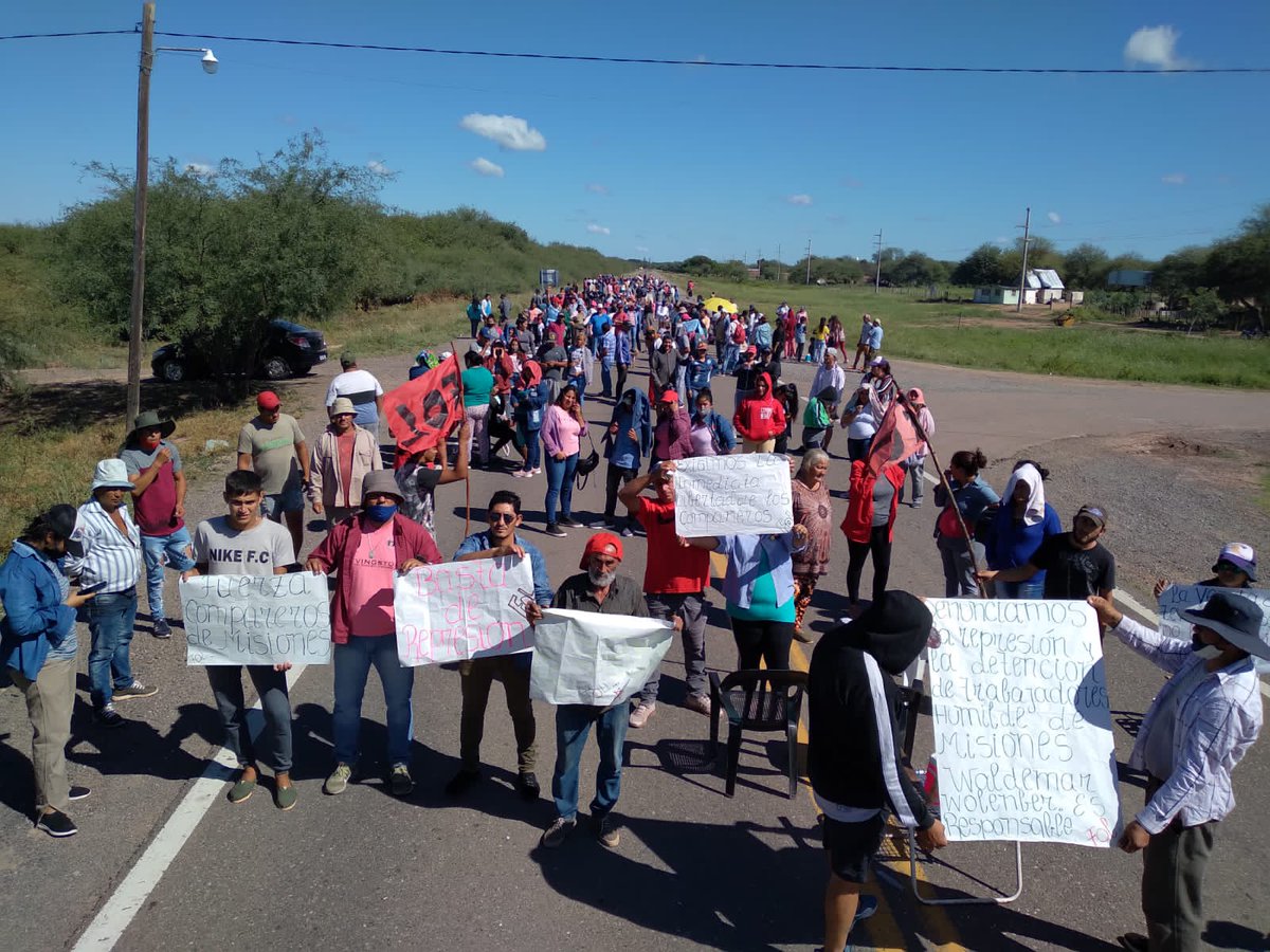 FOLprensa's tweet photo. https://t.co/RhZ2Q0sz7X
#AhoraSantiago

#Cabure-#Lomitas-#Quimili-#GranaderoGatica

Distintas regionales de Santiago del Estero salimos a las rutas para apoyar a les compañeres cooperativistas de fol misiones que hace 4 días el gobierno de ahuad  mantiene detenidos... https://t.co/G3S8552lhl