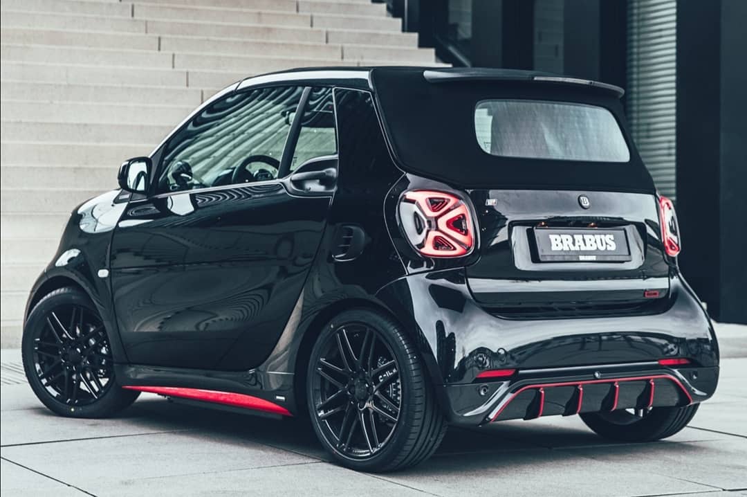 MotorShowme's tweet photo. Based on the smart EQ Fortwo cabrio, this electrically powered two-seater BRABUS 92R is built in a strictly limited edition of just 50 vehicles!
#BRABUS #92R #BRABUS92R #SmartEQ #EQFortwo #Cabrio #TunedSmart #LimitedEdition #Tuners #ElectricCars #CityCars #MotorShowme https://t.co/k9H7Yipv7P