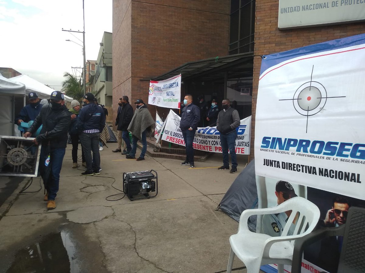 @SINPROSEGROKY <a href="/UNPColombia/">Unidad Nacional de Protección, UNP.</a> <a href="/AlfonsoCampoM/">ALFONSO CAMPO MARTÍNEZ.</a> <a href="/DanielPalam/">Daniel Palacios</a> <a href="/IvanDuque/">Iván Duque 🇨🇴</a> <a href="/DefensoriaCol/">Defensoría del Pueblo</a> <a href="/infopresidencia/">Presidencia Colombia 🇨🇴</a> <a href="/MinInterior/">MinInterior Colombia</a> <a href="/MintrabajoCol/">MinTrabajo</a> <a href="/angelccabrera/">Ángel Custodio Cabrera</a> Seguimos esperando una respuesta del <a href="/AlfonsoCampoM/">ALFONSO CAMPO MARTÍNEZ.</a> y la secretaria general <a href="/UNPColombia/">Unidad Nacional de Protección, UNP.</a>, no dan la cara a los problemas que ustedes han creado quitandole el salario a los escoltas tercerizados, seguir atropellando los derechos laborales <a href="/MinInterior/">MinInterior Colombia</a> <a href="/MintrabajoCol/">MinTrabajo</a> <a href="/DanielPalam/">Daniel Palacios</a>