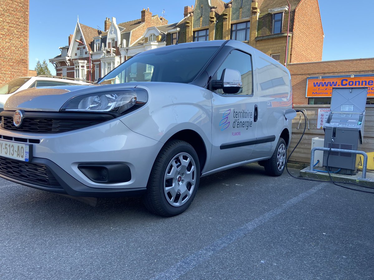 EnergieFlandre's tweet photo. En images - arrivée du nouveau véhicule du Pôle technique du @siecf : un véhicule qui roule au #GNV #Mobilitépropre en #Flandre https://t.co/mGhRaW6i0G
