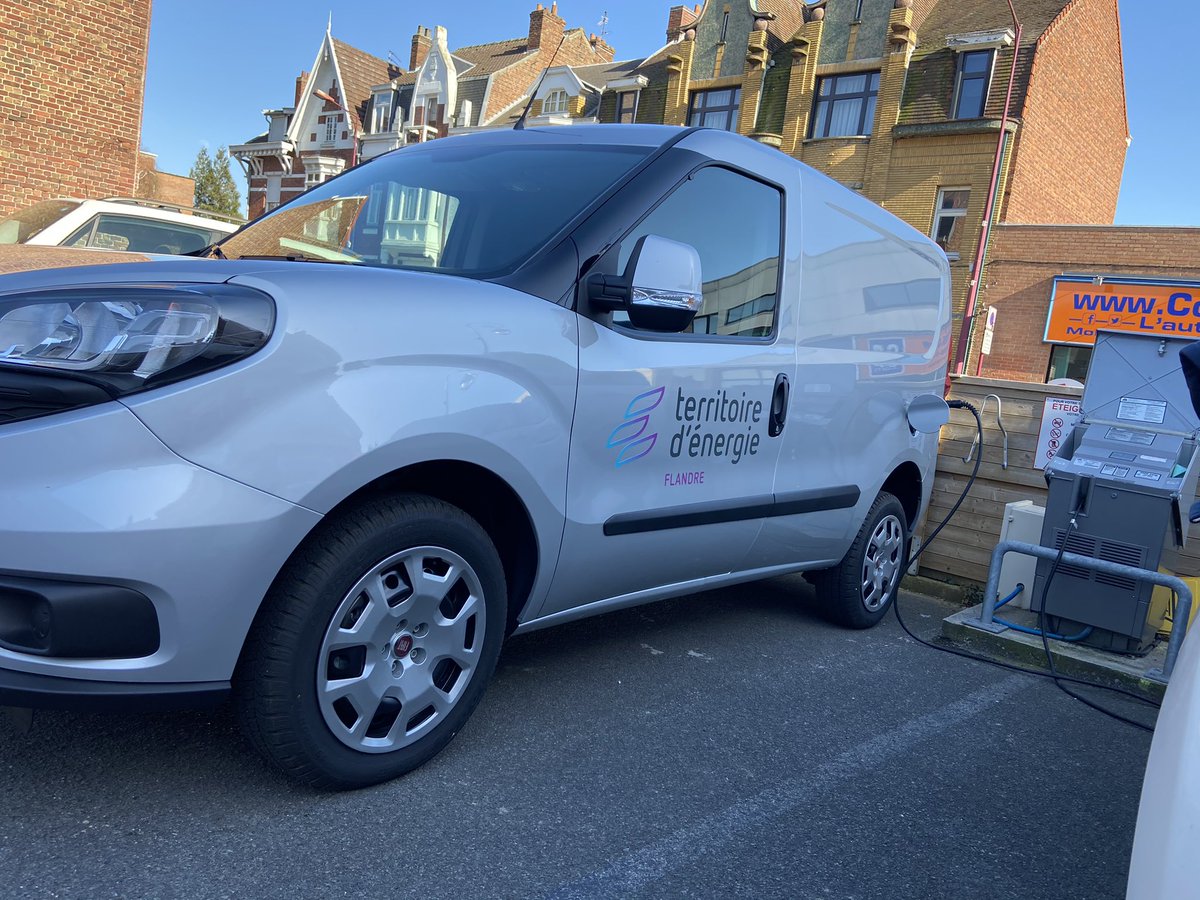 EnergieFlandre's tweet photo. En images - arrivée du nouveau véhicule du Pôle technique du @siecf : un véhicule qui roule au #GNV #Mobilitépropre en #Flandre https://t.co/mGhRaW6i0G