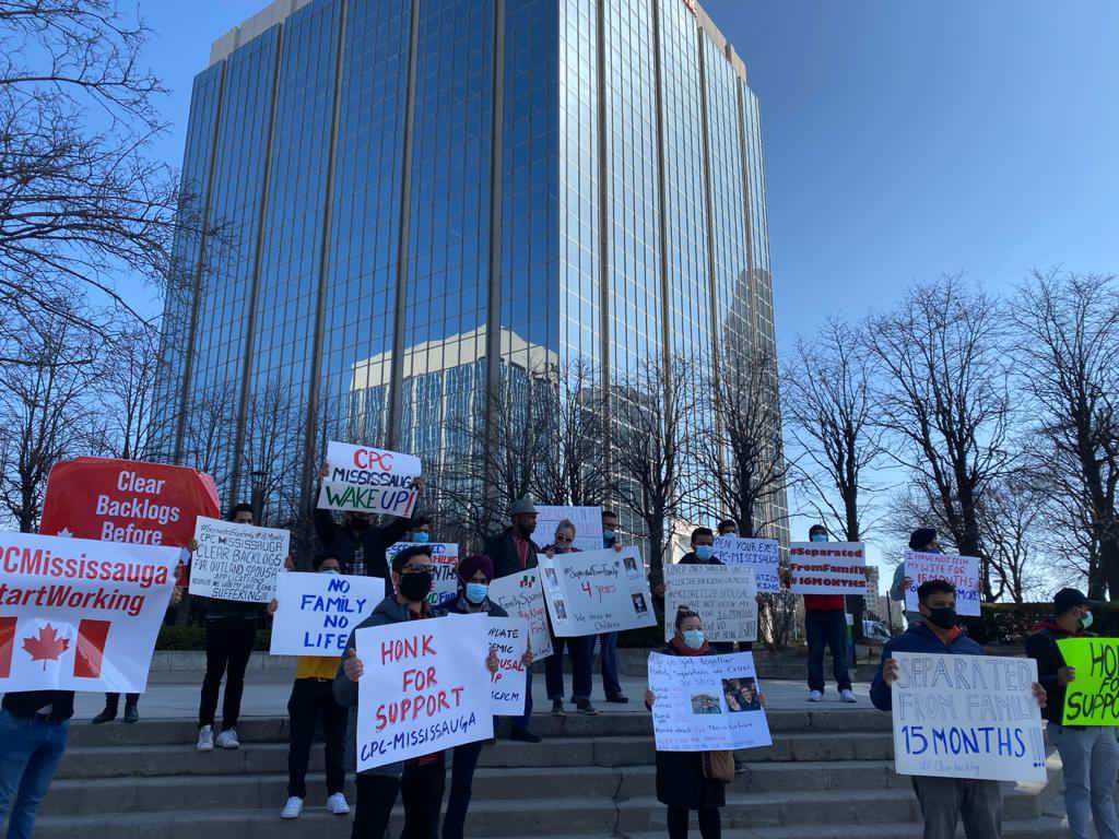 Vedant2991's tweet photo. CPC Mississauga wake up.!!
Help us to reunite with our families.!!
Look what you made us to do.!! Please help.!! Clear backlogs.!! #clearbacklogsCPCMississauga @marcomendicino @JustinTrudeau @CanadianPM @CitImmCanada @CitImmCanFR 
@erinotoole
@jasrajshallan
@theJagmeetSingh https://t.co/0EhRmh8YPP