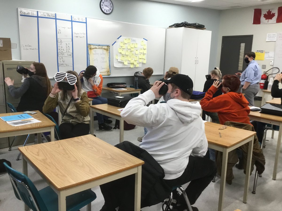 MrsKannekens's tweet photo. #VR #GoogleExpedition tours through the digestive and respiratory system in #Bio20 @EagleButtePRSD8 with @Miss_R_McCubbin (check out the smokers’ 💨 lung)
Paired this with a #321Bridge #DeeperLearning strategy to help make it stick #prps @PrairieRoseSD8 https://t.co/3znPRf6wgr