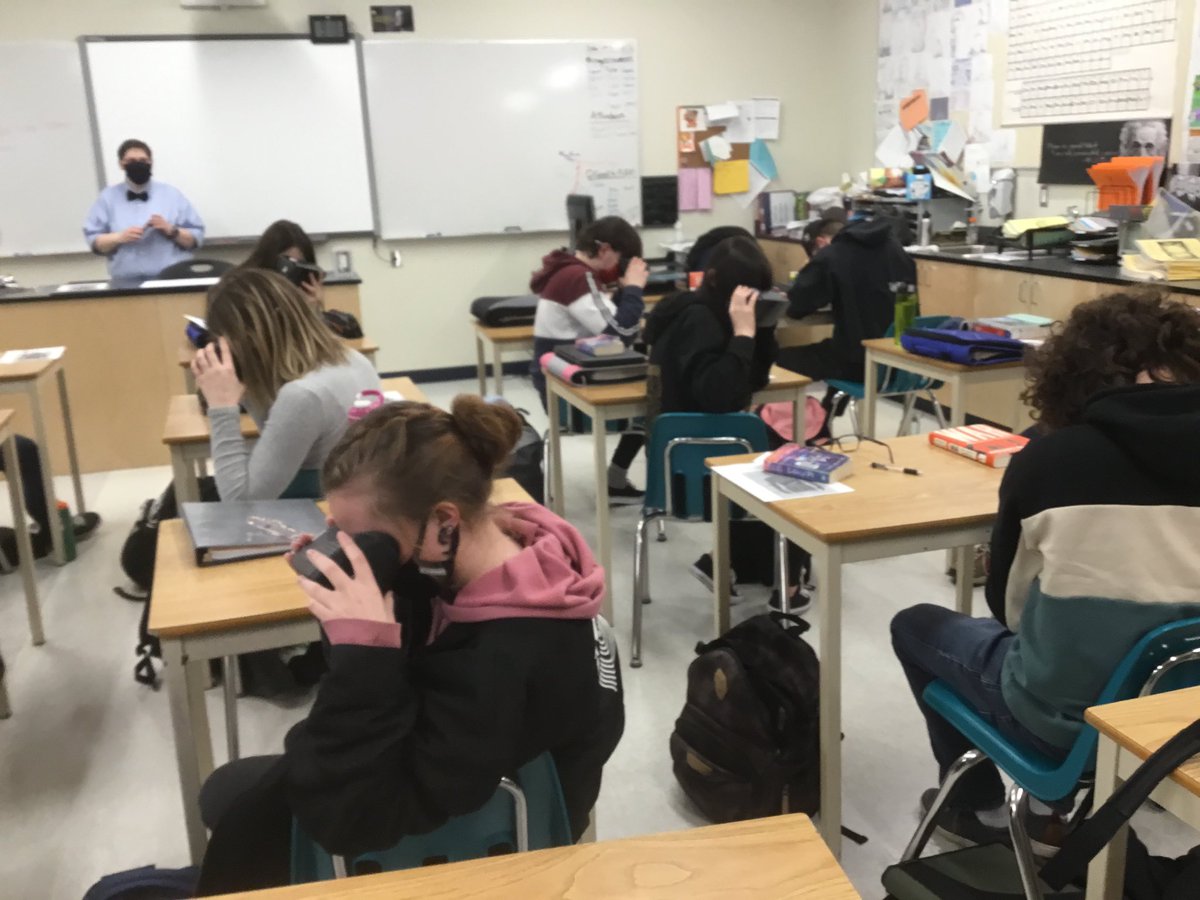 MrsKannekens's tweet photo. #VR #GoogleExpedition tours through the digestive and respiratory system in #Bio20 @EagleButtePRSD8 with @Miss_R_McCubbin (check out the smokers’ 💨 lung)
Paired this with a #321Bridge #DeeperLearning strategy to help make it stick #prps @PrairieRoseSD8 https://t.co/3znPRf6wgr