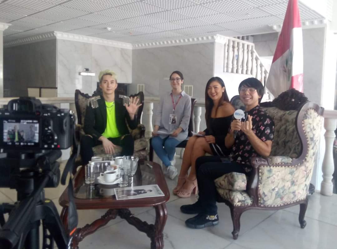 janisehyun's tweet photo. 25/03/19 Mientras nos preparábamos para la noche ♡.
Baby brindaba una entrevista para @willaxtv 💚.
#KimHyungJun
#MasterPieceInPeru
#ss501 https://t.co/5JKDzAW7Dk