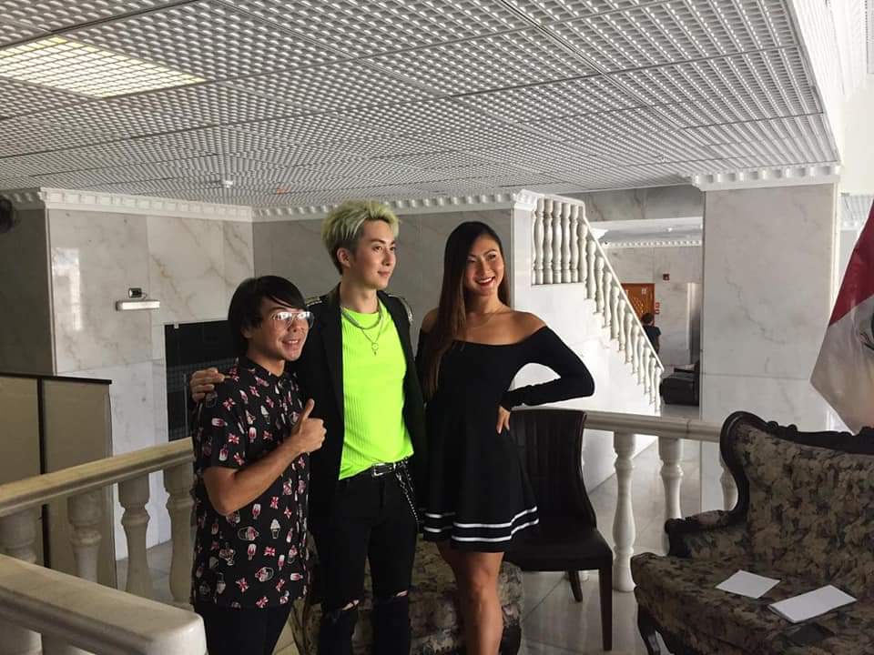 janisehyun's tweet photo. 25/03/19 Mientras nos preparábamos para la noche ♡.
Baby brindaba una entrevista para @willaxtv 💚.
#KimHyungJun
#MasterPieceInPeru
#ss501 https://t.co/5JKDzAW7Dk