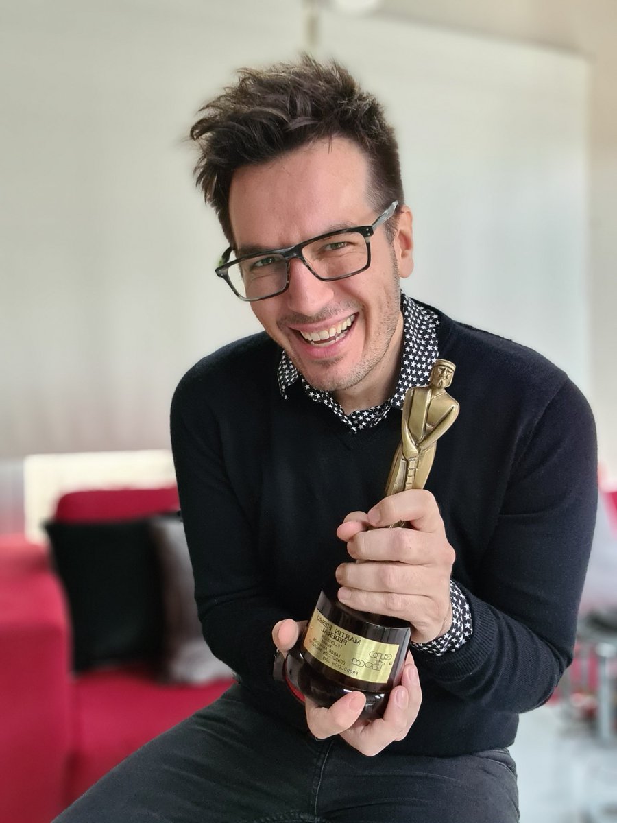 ale_ortega's tweet photo. ¡ Llegó mi #MartinFierroFederal por mi labor 2019 como Mejor Animación / Conducción de Televisión ! No puedo más de la felicidad... ¡Gracias GRACIAS!
¿ Se vendrá otra temporada de #AutoDefinidos ? Yo creo que es MUY probable 😉😉😉 https://t.co/ouTuPzvpGP
