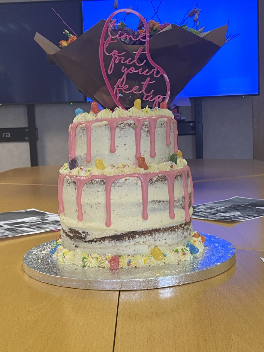 What a wonderful retirement cake made by our own @rphtxsrs 
Jenny Barlow Transplant Nurse. @NoraKerigan <a href="/markbrady37/">mark brady</a> <a href="/lizzybrigid/">Lizzybrigid</a> @HowlesJohn <a href="/SarahC_RN/">Sarah Morrison RN</a> <a href="/rachel_sansbury/">Rachel Sansbury</a>