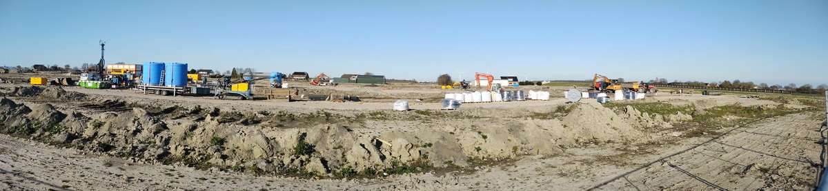 Thunnissen_Bouw's tweet photo. Al veel activiteiten bij de bouw van 110 woningen #Koningskwartier fase 7 in #Zevenhuizen. Bodemlussen boren door @REMONGroep voor @klimaatgarant en bouwputten uitgraven door #Kleywegen zodat we over twee weken circa 800 palen kunnen gaan heien. https://t.co/rAOob3FPFs