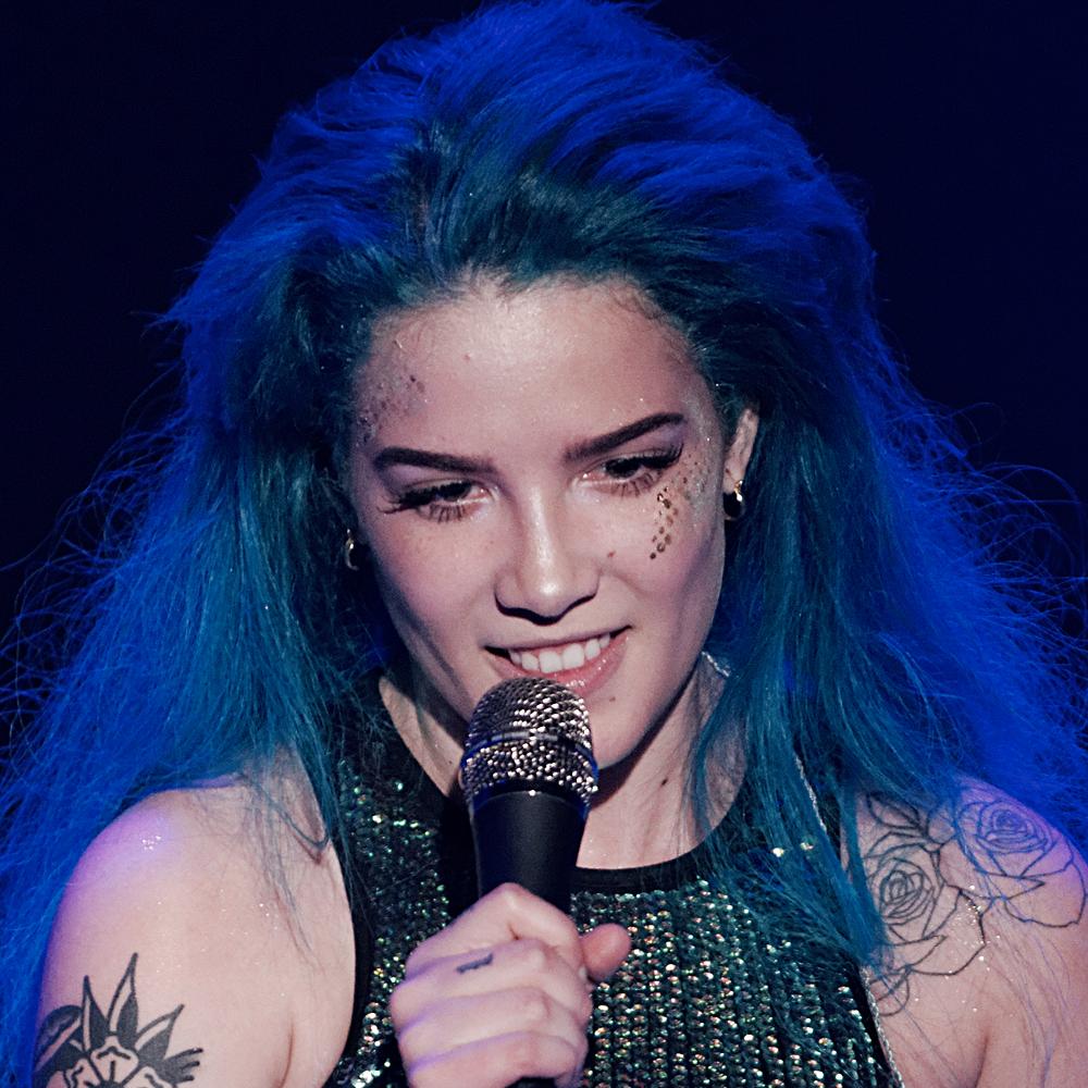 onfirehalseyy's tweet photo. si yo lloro ustedes también lloran conmigo por lo que era halsey en america youth tour https://t.co/rmvCmlMDhj