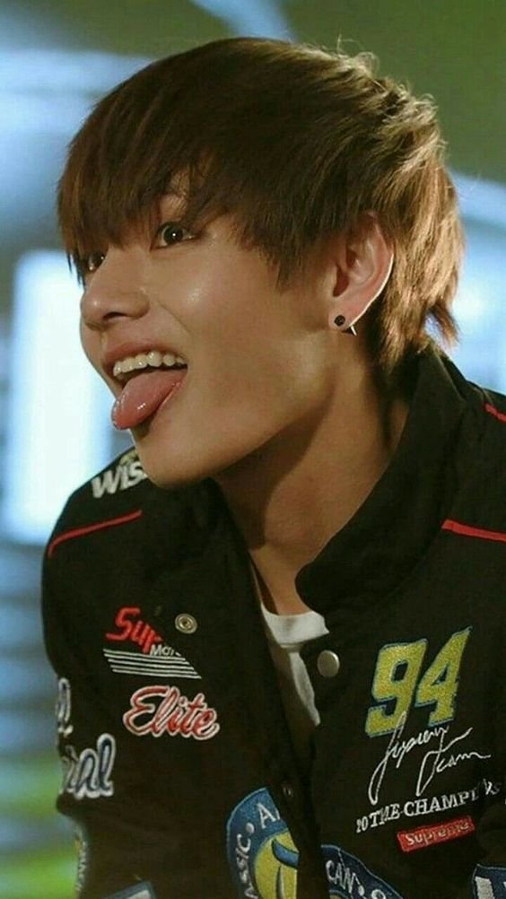 supremestae's tweet photo. rockstar kim taehyung https://t.co/0bFA3oukkO