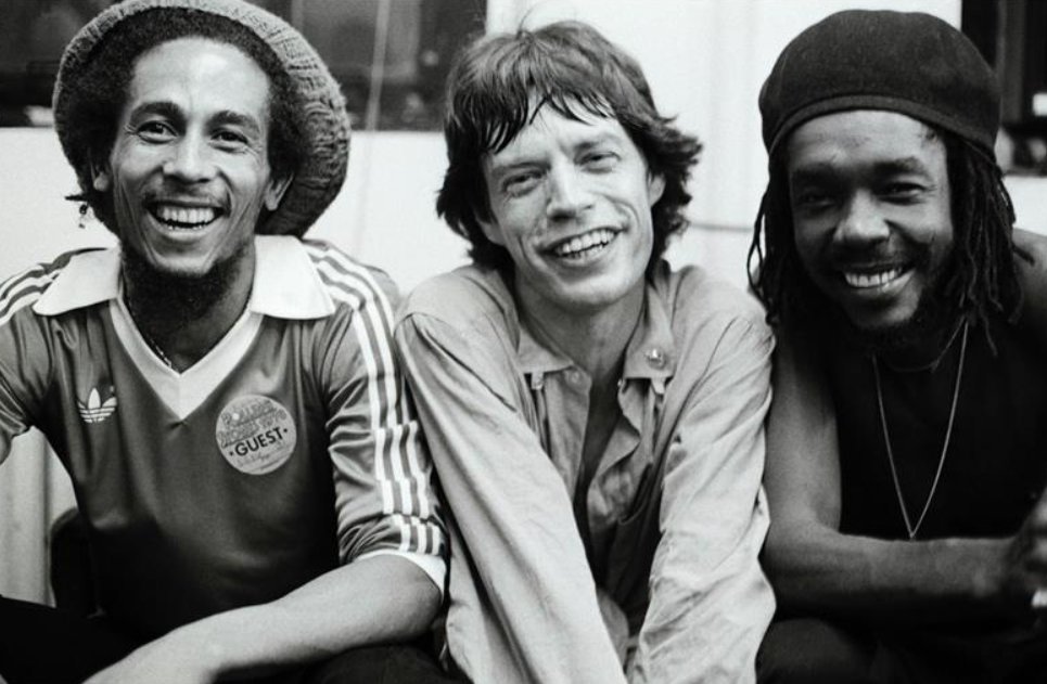 BoredWeb3's tweet photo. Bob Marley, Mick Jagger &amp; Peter Tosh backstage after the Rolling Stones concert at the Palladium Theatre in New York, 1978. 📷 Michael Putland. https://t.co/u29FA7VzuG